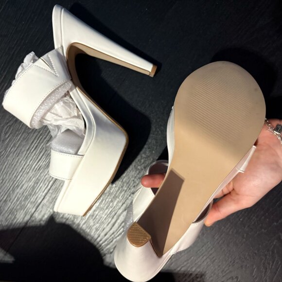 Brand new Steven Madden White Kathryn heels - Picture 3 of 5